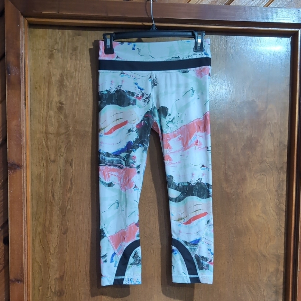 Lululemon Run: Inspire Crop II *All Full-On Luxtreme size 4